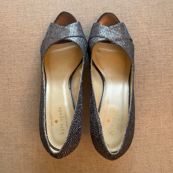 Kate Spade Metallic Silver Pumps Sz. 9 - Picture 2 of 4